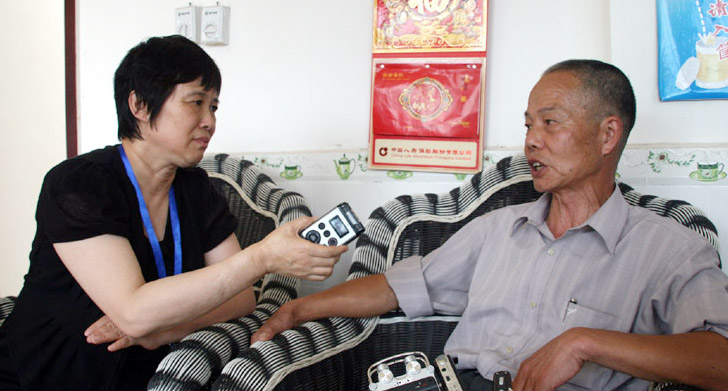 “我們在基層”四川報道團在年畫村采訪