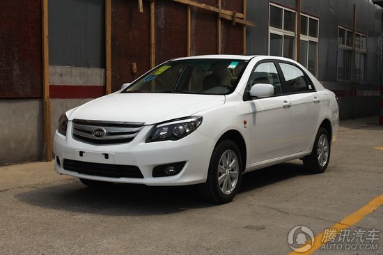 2012款 比亞迪L3 1.5手動(dòng)尊貴型(天山白)