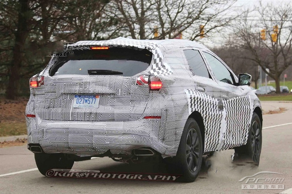 日產(chǎn)樓蘭諜照