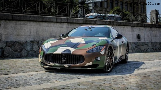 瑪莎拉蒂經(jīng)典跑車改裝 全身換上風騷迷彩裝(1)