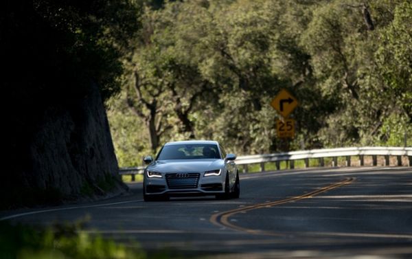 極致風情誘惑 奧迪S7低姿態(tài)漫步加州海岸