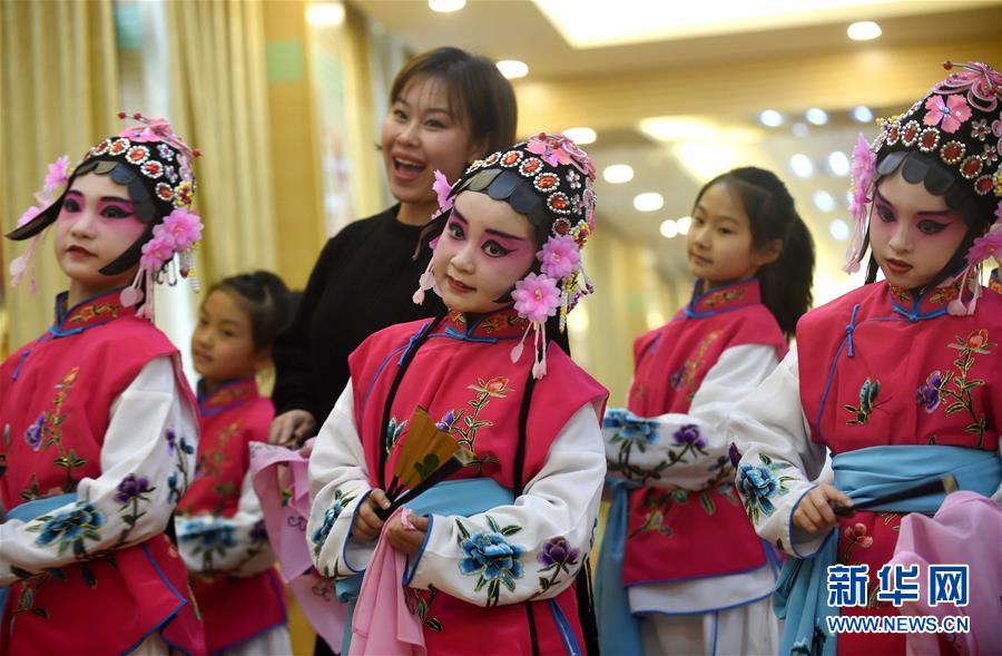 ���լ����������M(j��n)У�@ ��������߅