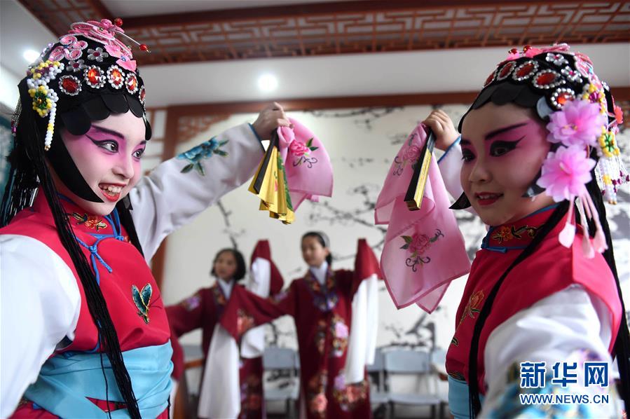 ���լ����������M(j��n)У�@ ��������߅