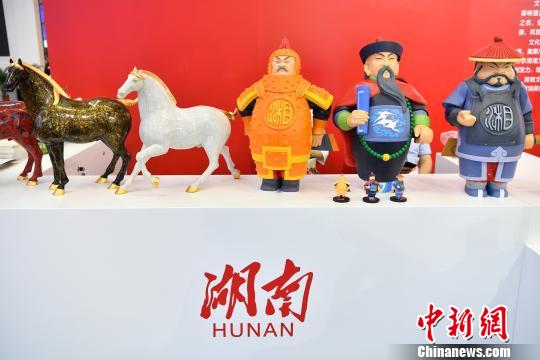 深圳文博會:“文化湘軍”創(chuàng)意文創(chuàng)產(chǎn)品受捧