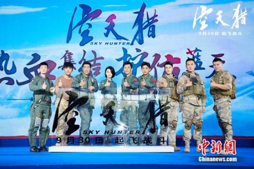 主創(chuàng)合影