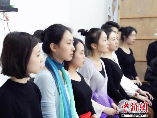 傳媒影視類報(bào)考人數(shù)陡增上海一學(xué)校“藝考”爆棚