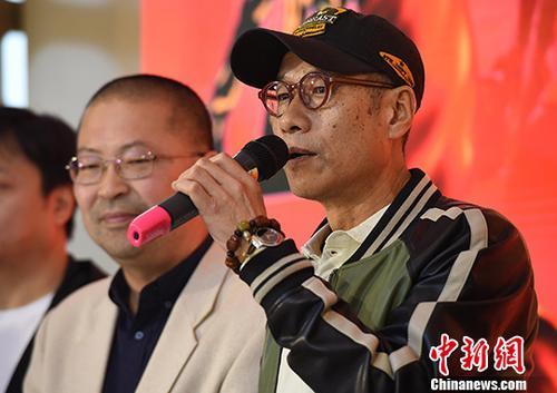 10��17�������L(zh��ng)���Ӱ���F(tu��n)��˾�Ĕz����ӳκ���Ѻ��ϰ鄢�������o(h��)߅��52���ӰƬ����߅�ˡ���ӳʽ�ڱ����e����ӰƬ���݄�����(�κ����)����ӳʽ�����o��<a target='_blank' href='http://www.chinanews.com/'><p  align=