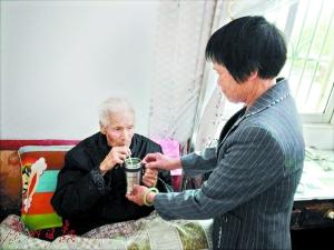 廣東九旬抗戰(zhàn)老兵失獨(dú)子 兒媳不離不棄照料15載