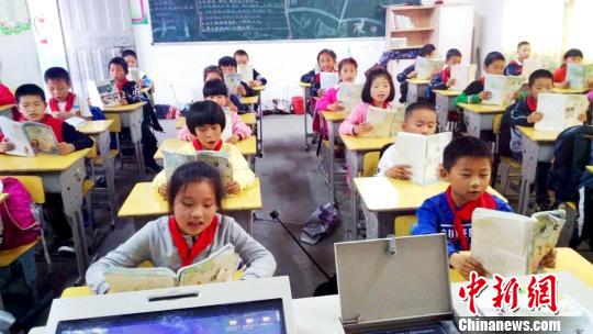 山區(qū)留守兒童的六一心聲:希望爸爸媽媽能回來看我