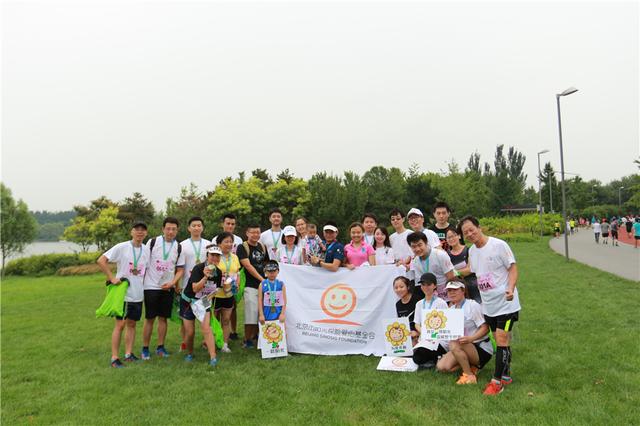 奔跑積聚愛(ài)心 助力鄉(xiāng)村教師