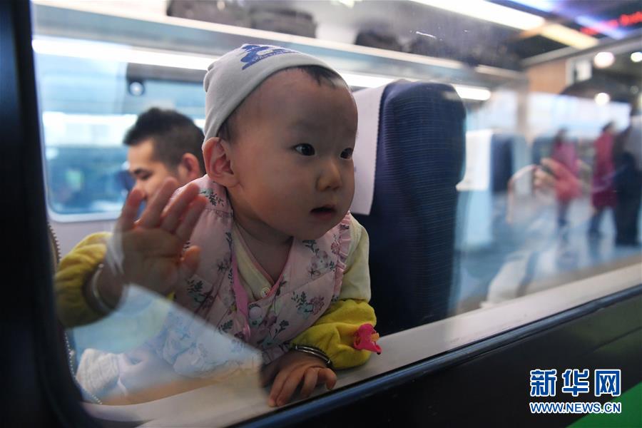 (社會(huì))(2)蘭渝鐵路開(kāi)行時(shí)速160公里“復(fù)興號(hào)”動(dòng)車組