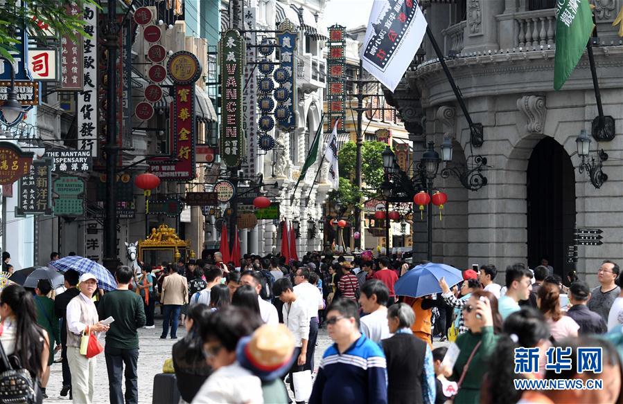 (社會(huì))(1)海南迎來(lái)春節(jié)錯(cuò)峰游 (社會(huì))(1)海南迎來(lái)春節(jié)錯(cuò)峰游