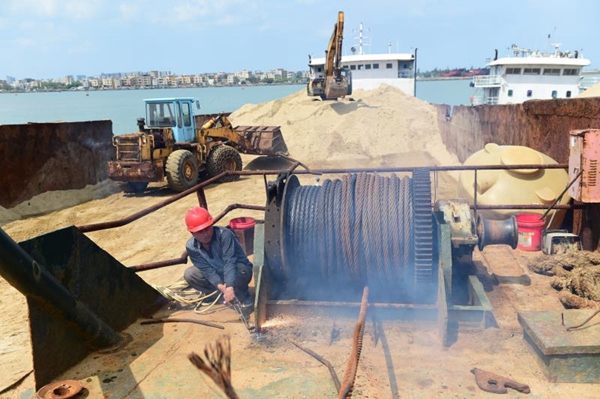 ���ڲ�@���ҷǷ��\(y��n)ɰ������(d��ng)����Ѻ��5000������ɰ��