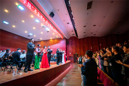 ��������˹�W(xu��)Ժ�e�k���������ġ���ӛʹ�������}��������(ch��ng)���������(hu��)