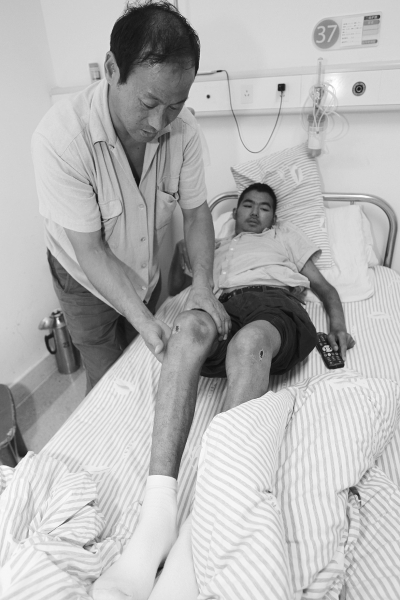 永城農(nóng)民為救兒應(yīng)聘裸模續(xù):兒子欲放棄治療出家