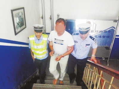 騎電動(dòng)車上高架被攔下 一查原來是網(wǎng)上追逃嫌犯