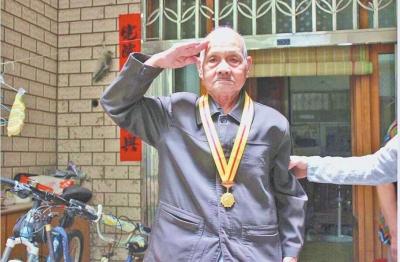 中國(guó)抗日戰(zhàn)爭(zhēng)紀(jì)念日前夕 慰問(wèn)抗戰(zhàn)老兵憶崢嶸