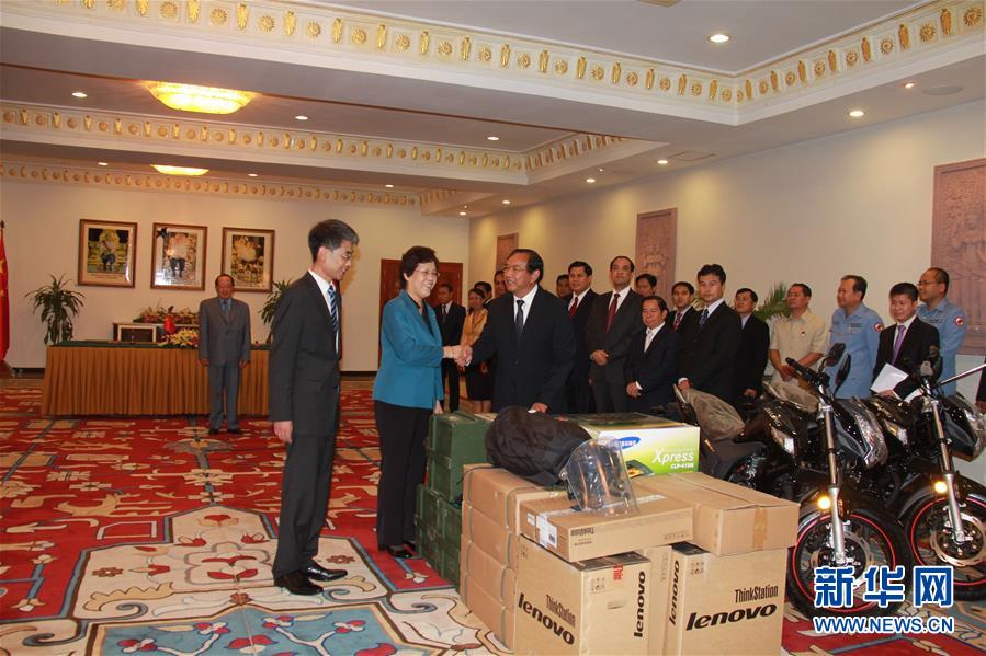 (XHDW)(1)中國(guó)援柬掃雷物資交接儀式在金邊舉行 (XHDW)(1)中國(guó)援柬掃雷物資交接儀式在金邊舉行