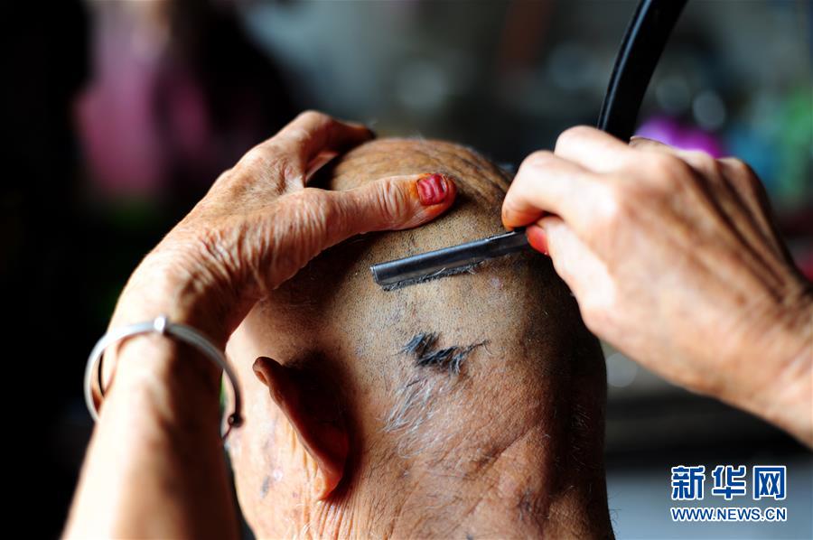 ���ϵǷ�:85�q���l(f��)���Բٵ�