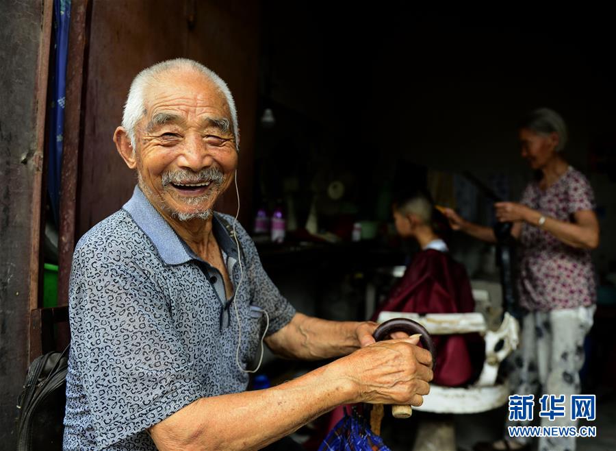 ���ϵǷ�:85�q���l(f��)���Բٵ�