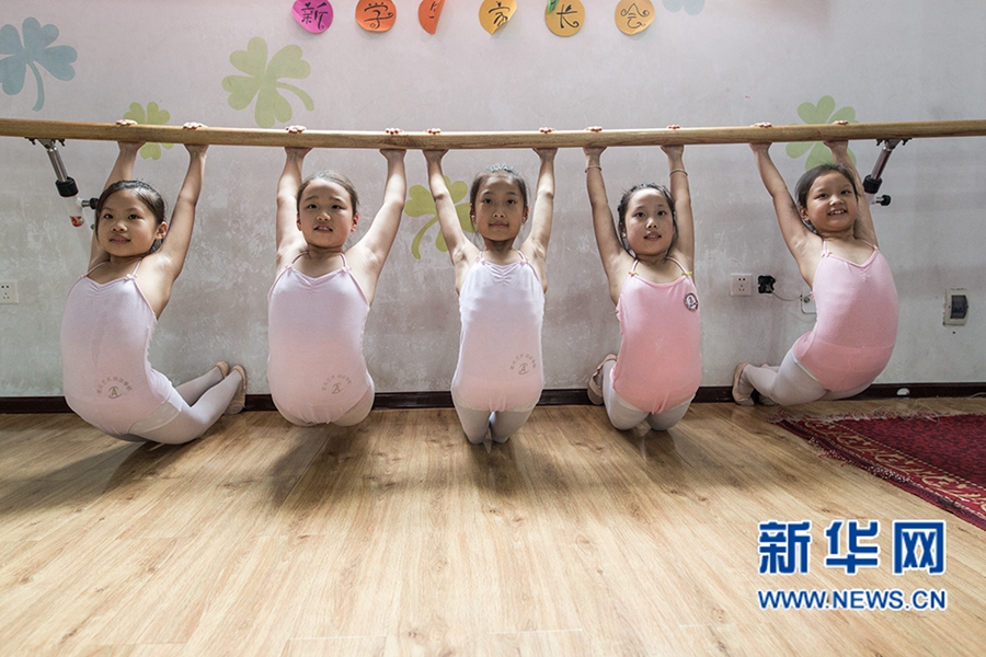 河南平頂山:少兒暑期舞蹈忙 河南平頂山:少兒暑期舞蹈忙