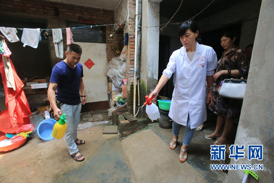 河南開封:暴雨過后忙消毒 河南開封:暴雨過后忙消毒