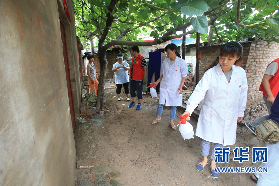 河南開封:暴雨過后忙消毒 河南開封:暴雨過后忙消毒