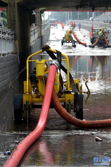 河南安陽積極應(yīng)對(duì)城市內(nèi)澇災(zāi)害