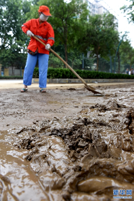河南安陽積極應(yīng)對(duì)城市內(nèi)澇災(zāi)害