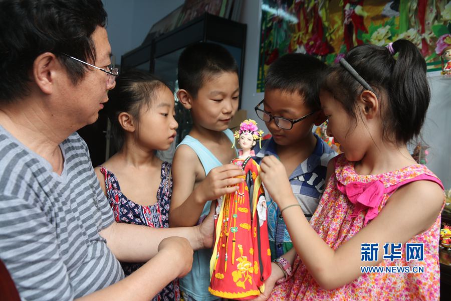 【暑期生活】跟著藝術(shù)大師學(xué)彩塑 【暑期生活】跟著藝術(shù)大師學(xué)彩塑