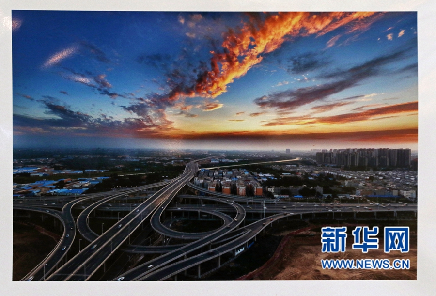 鄭州首個城市風光攝影展《鄭.城.長》開展 鄭州首個城市風光攝影展《鄭.城.長》開展