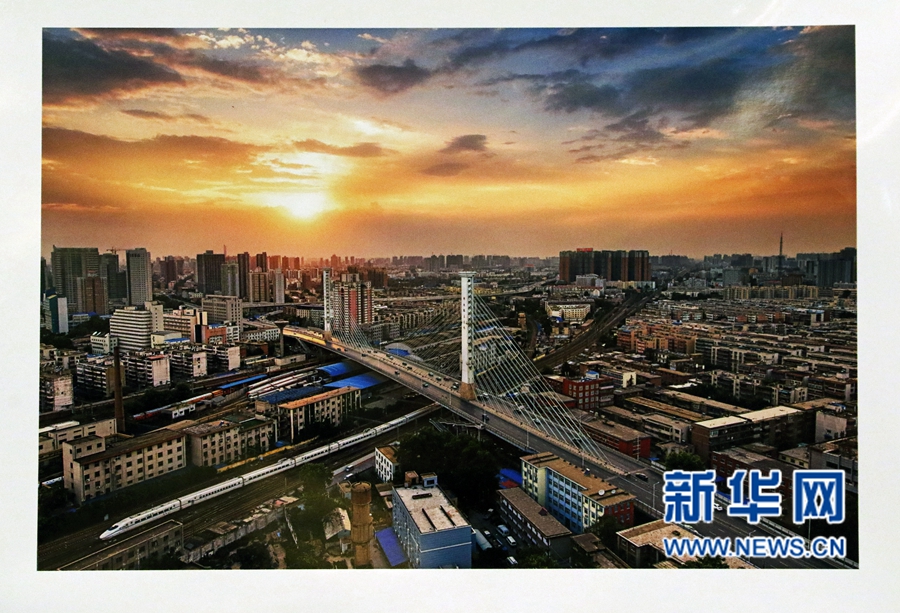 鄭州首個城市風光攝影展《鄭.城.長》開展 鄭州首個城市風光攝影展《鄭.城.長》開展