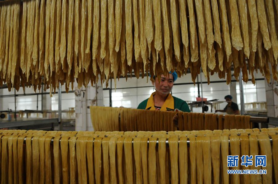 河南內(nèi)黃:腐竹飄香迎中秋 河南內(nèi)黃:腐竹飄香迎中秋
