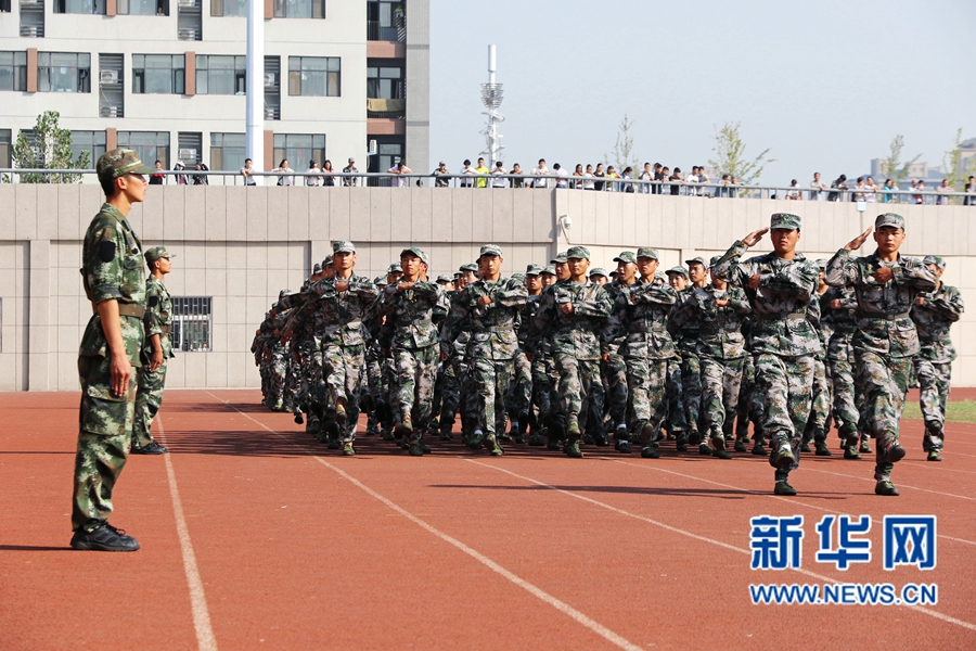 河南財(cái)大舉行新生軍訓(xùn)總結(jié)會(huì) 河南財(cái)大舉行新生軍訓(xùn)總結(jié)會(huì)