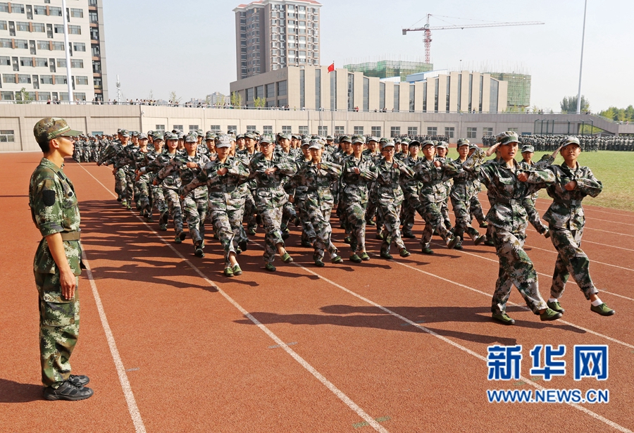 河南財(cái)大舉行新生軍訓(xùn)總結(jié)會(huì) 河南財(cái)大舉行新生軍訓(xùn)總結(jié)會(huì)