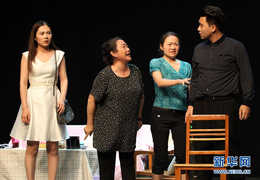 “金刺猬”獎(jiǎng)話劇《當(dāng)歸》在許昌精彩上演 “金刺猬”獎(jiǎng)話劇《當(dāng)歸》在許昌精彩上演