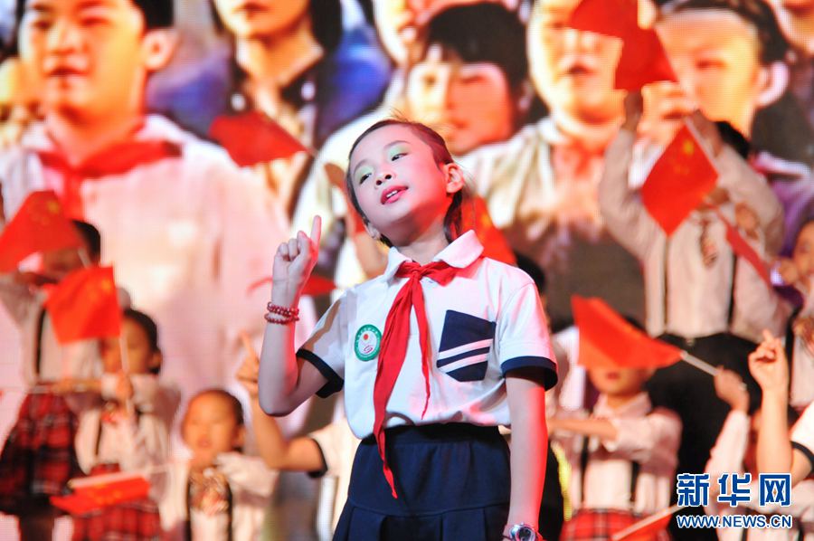 河南省內(nèi)黃縣為道德模范頒獎(jiǎng) 河南省內(nèi)黃縣為道德模范頒獎(jiǎng)