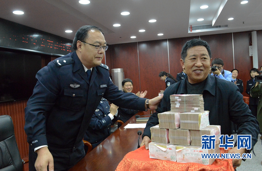 洛陽追繳500余萬被騙資金 發(fā)還群眾 洛陽追繳500余萬被騙資金 發(fā)還群眾