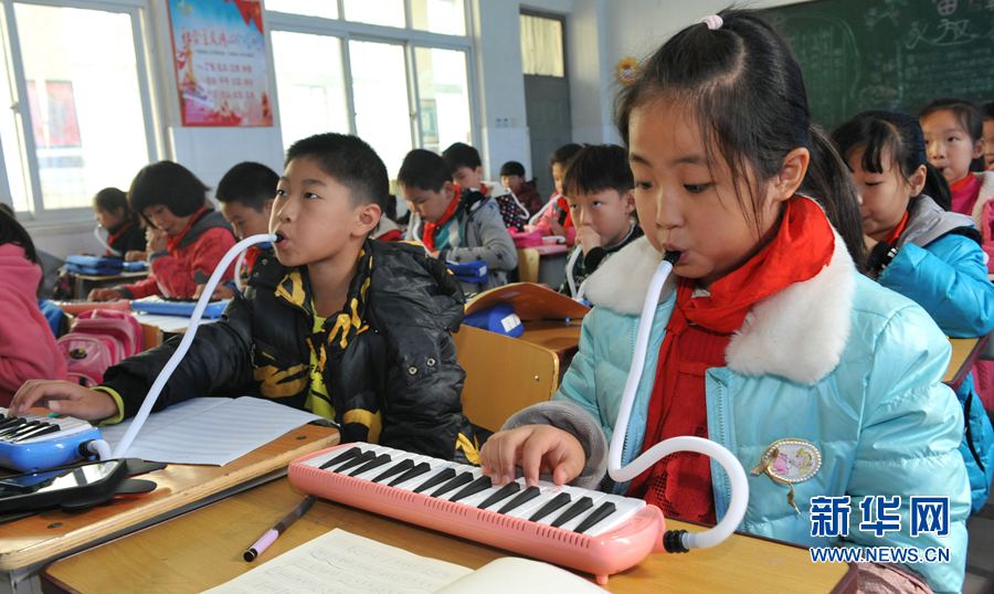 鄭州:多彩課堂 琴聲悠揚(yáng) 鄭州:多彩課堂 琴聲悠揚(yáng)