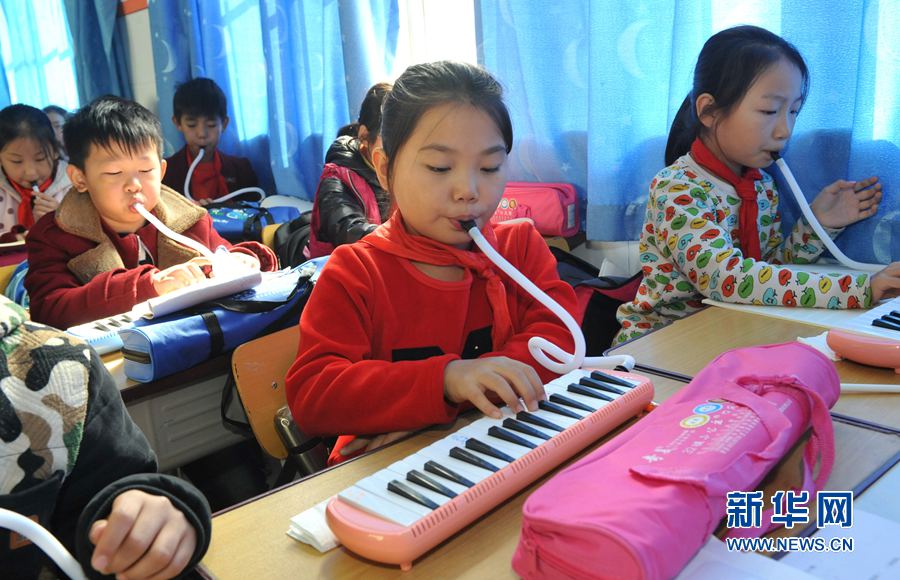 鄭州:多彩課堂 琴聲悠揚(yáng) 鄭州:多彩課堂 琴聲悠揚(yáng)