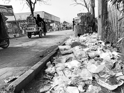 周口川匯生態(tài)園內(nèi)垃圾無人清理 市民呼吁整改