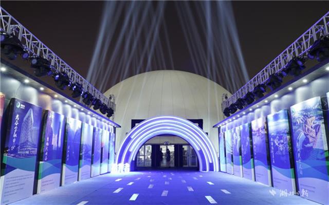 ӛڬF(xin)W(wng)һռe1000ƽ׵ľ(ni)Д(sh)_ͶӰxXͬͶ䮋(sh)ּgYϹӰֶЇ30l(f)չvSȻǰ