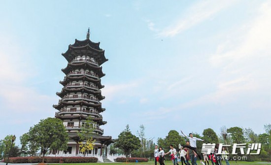 ������񣬃����ѳɞ��Lɳ�r���Ę�(bi��o)������Ƭ������Ⱥ�������İl(f��)չ�ɹ����D�����B(t��i)��(y��u)���������ع��@�������Lɳ���(b��o)ӛ�� �u�� �z