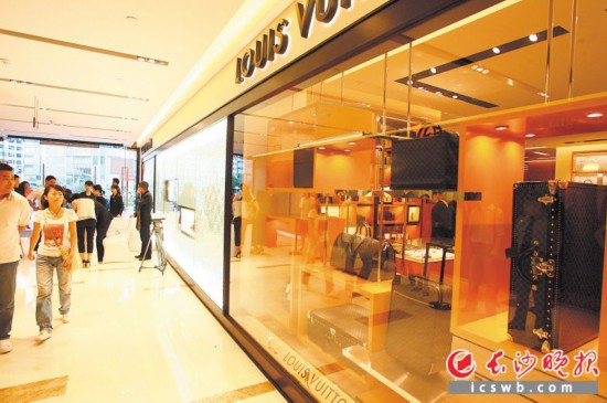 �����\(y��n)�_(d��)�������L(zh��ng)ɳ�׼Ҹ߶��̈�(ch��ng)������(j��ng)�R����LV��30����(g��)��(gu��)�H피�(j��)Ʒ�������t���R�D(zhu��n)�͡��L(zh��ng)ɳ���(b��o)ӛ�� ��w �z