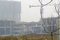 周口在建客運站坍塌續(xù):當(dāng)?shù)卣圆唤邮懿稍L