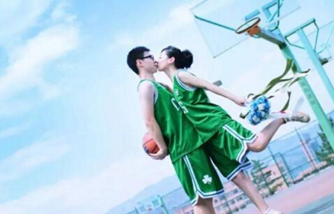 怎么樣在大學(xué)中談一場(chǎng)轟轟烈烈的戀愛