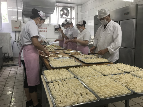 別人家的母校 北師大20萬只水餃送畢業(yè)生