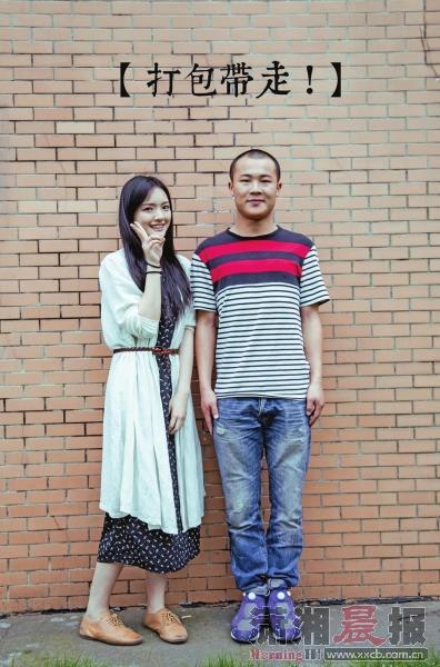 大學(xué)男生個性畢業(yè)照:與全校百余女生合影(圖)