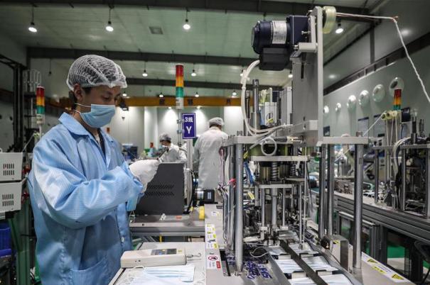 (聚焦疫情防控)(3)沈陽(yáng):加緊生產(chǎn)口罩 滿足復(fù)課需求