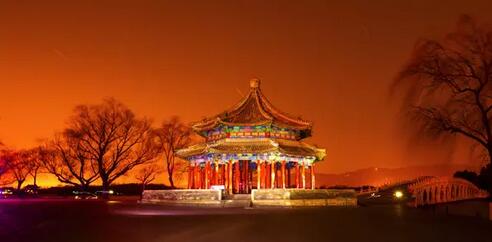 夜幕下的<a  target='_blank' class='keywordsSearch'><p  align=